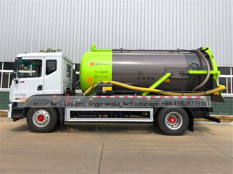 Sewage suction truck picture