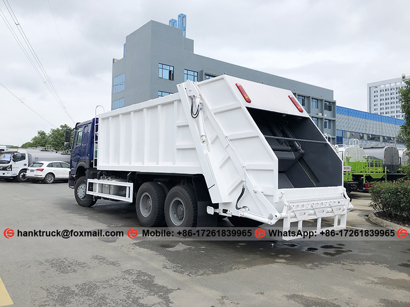 REFUSE COMPACTING TRUCK