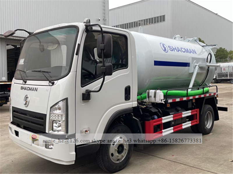 Sewage suction truck picture