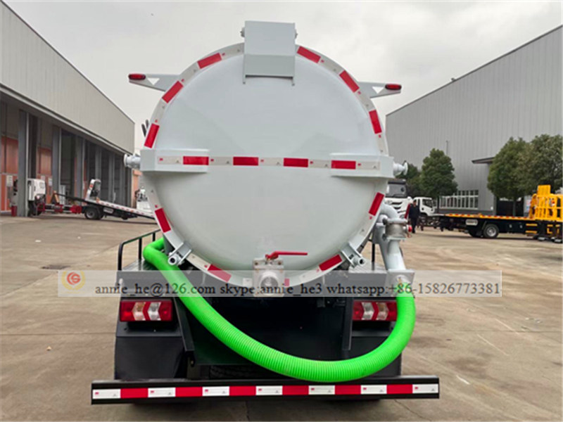 5,000L vacuum suction truck picture