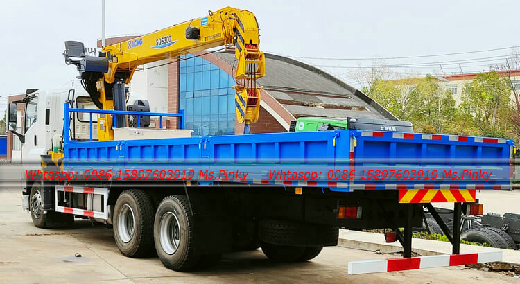 ISUZU GIGA Truck With Crane
