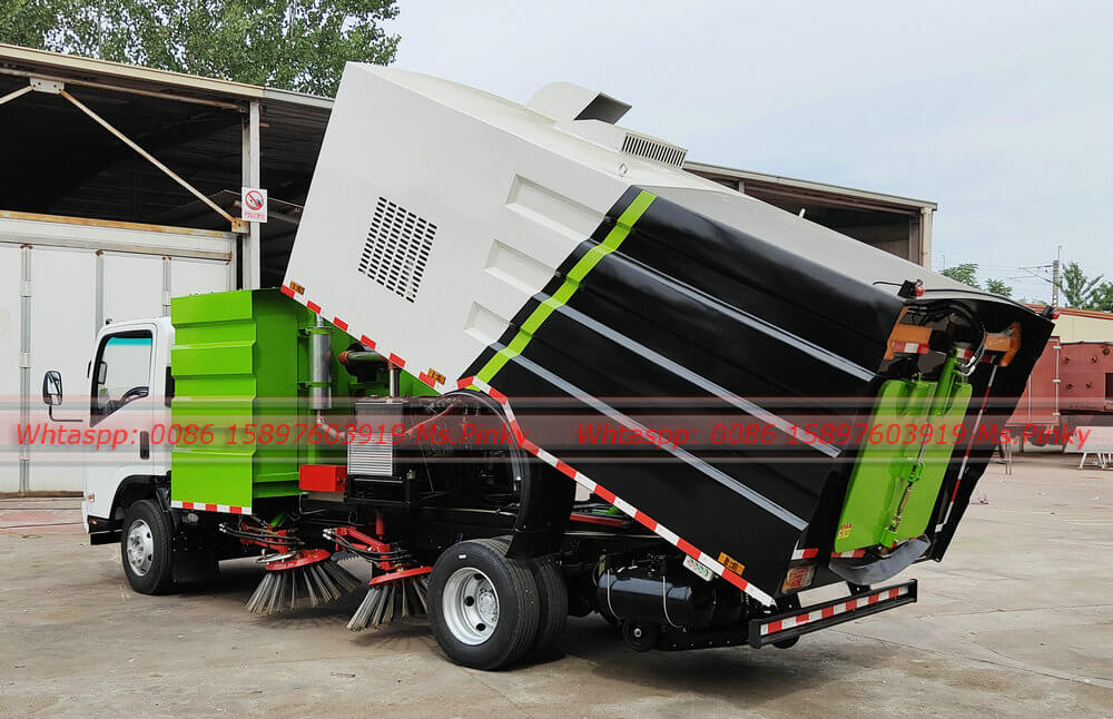 Isuzu Road sweeping truck