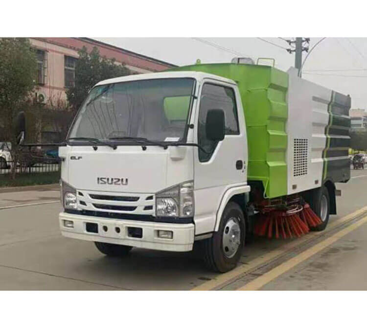 Small ISUZU Road Cleaning Truck