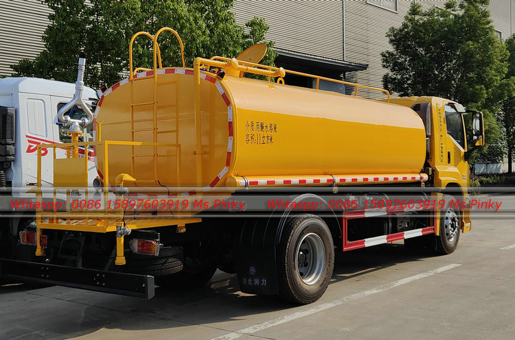 ISUZU GIGA Truck Water