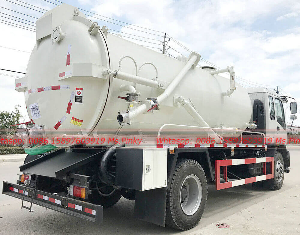High pressure cleaning and suction combined dredging vehicle