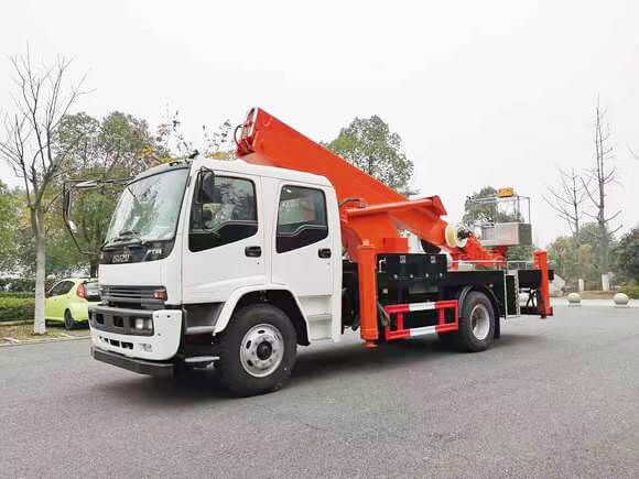 ISUZU FTR bucket boom truck