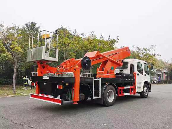 ISUZU FTR Double Caibn Row aerial platform truck