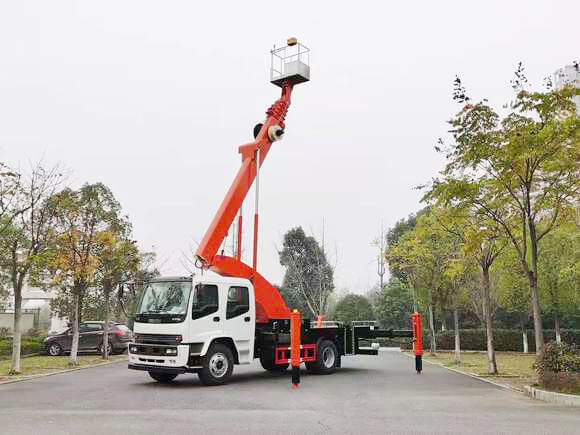 ISUZU FTR Double Row Aerial Access Platforms Aerial Platform Trucks