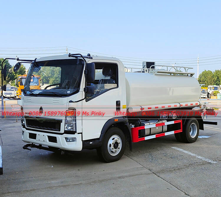 Light Duty HOWO Water Spraying Truck