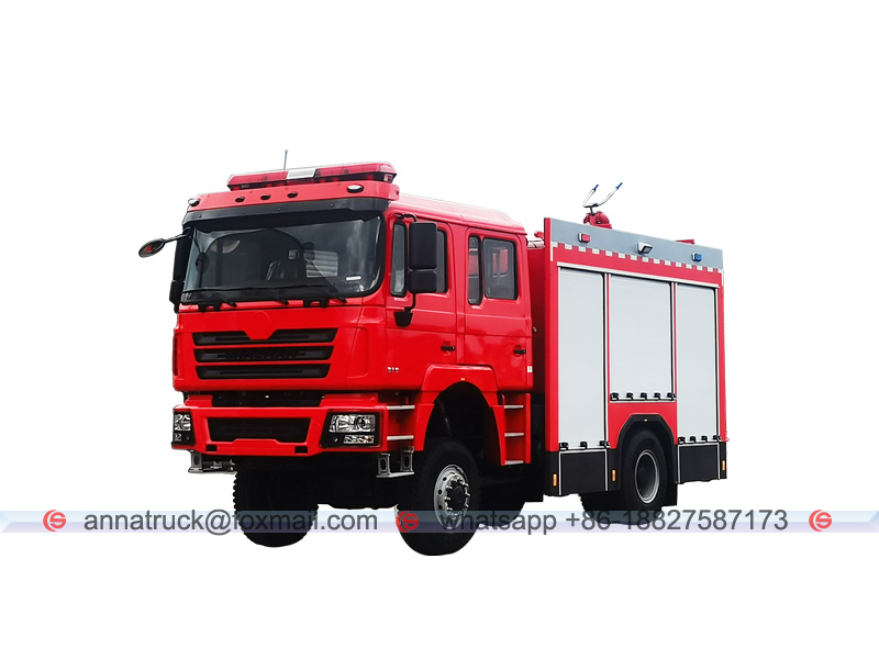 Fire fighting truck with water and foam tank