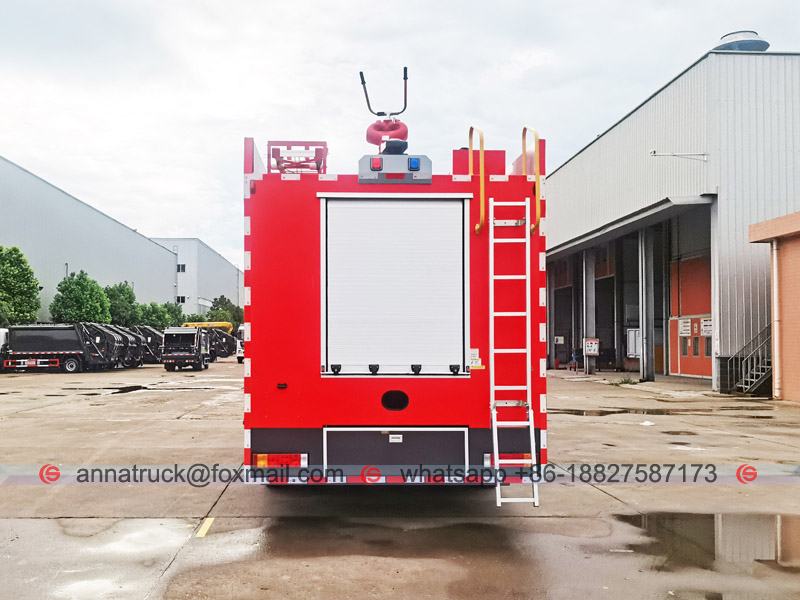Fire fighting truck with water and foam tank