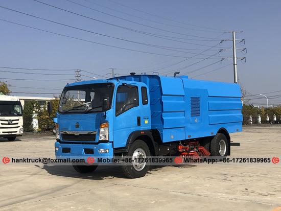 RHD SINOTRUK HOWO 9000 Liters Road Sweeper Truck