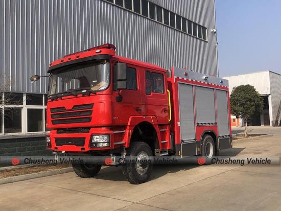 Fire fighting truck with water and foam tank