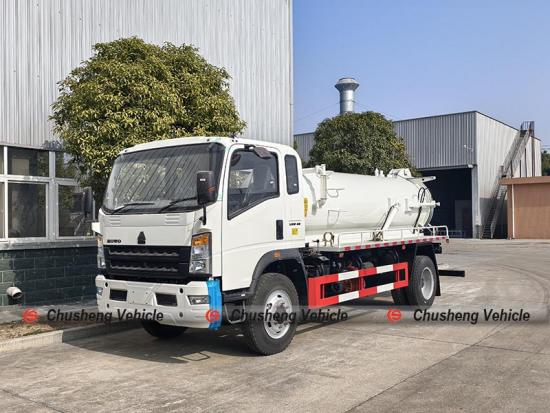 RHD SINOTRUK HOWO 6000 Liters Sludge Vacuum Truck with Italy Jurop Pump