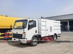 Right Hand Drive SINOTRUK HOWO 5,500 Liters Road Sweeper Truck