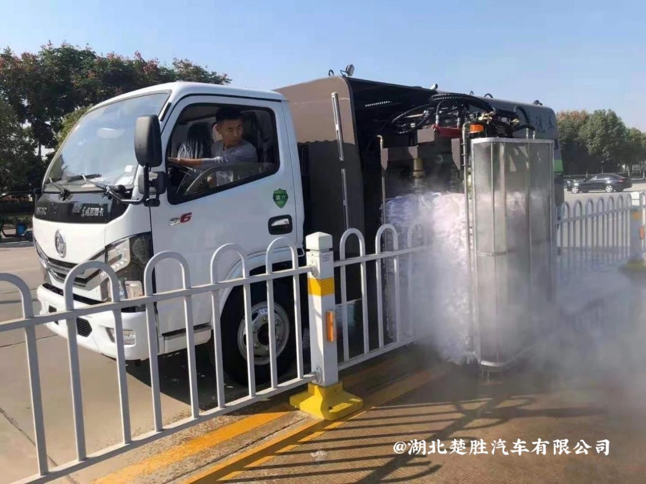 DONGFENG City Guard Bar Cleaning Truck with 4000 Liters Water Tank